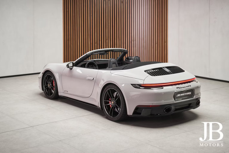 Porsche 992 Carrera 4 GTS