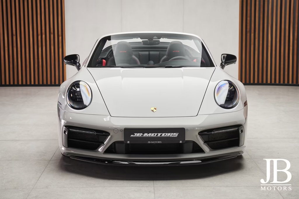 Porsche 992 Carrera 4 GTS