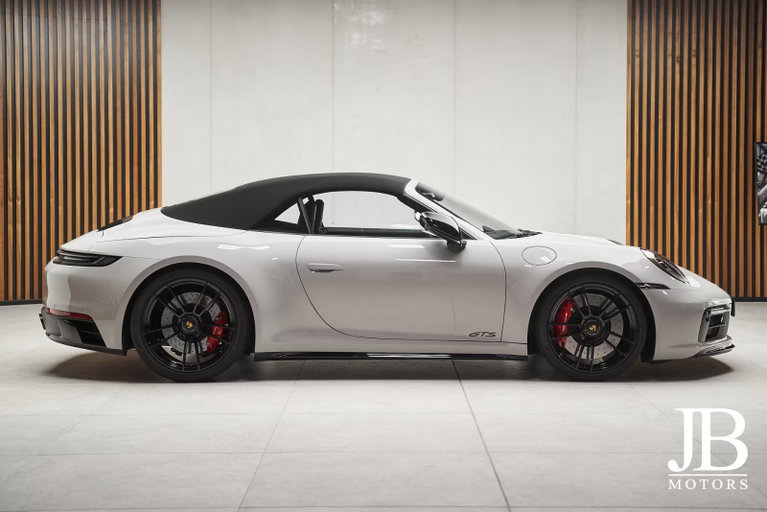 Porsche 992 Carrera 4 GTS