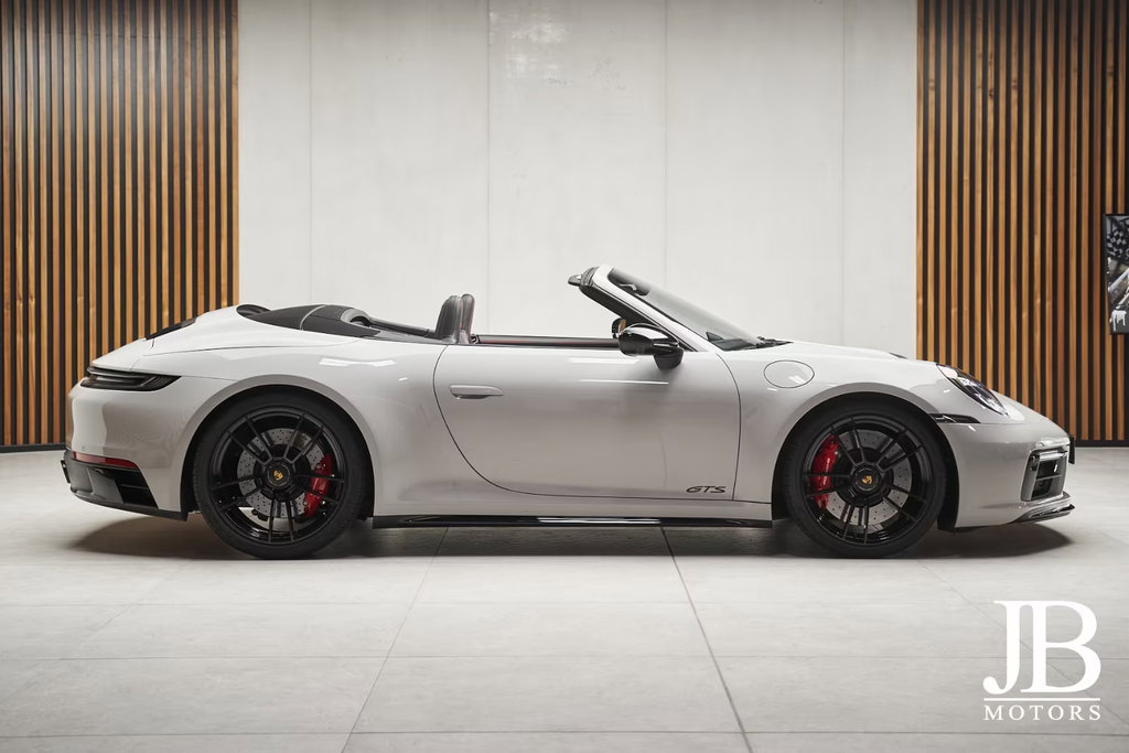Porsche 992 Carrera 4 GTS