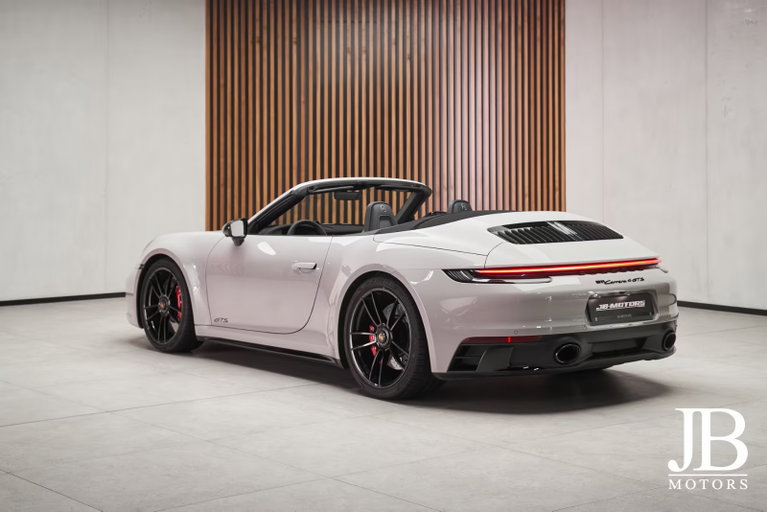 Porsche 992 Carrera 4 GTS