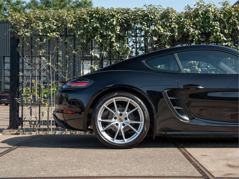 Porsche 718 Cayman