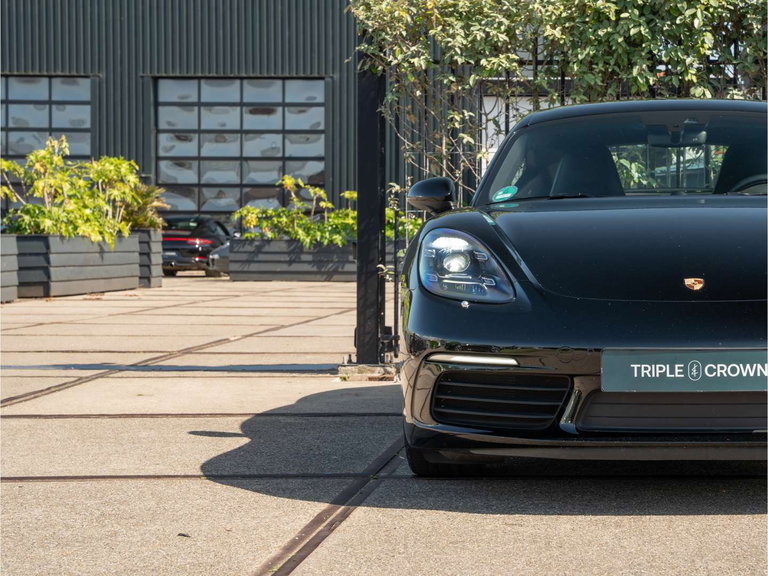 Porsche 718 Cayman