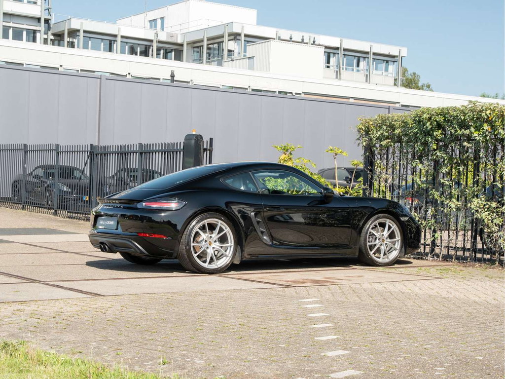 Porsche 718 Cayman