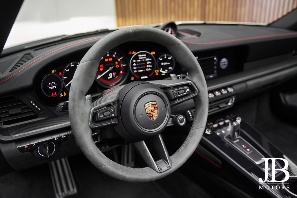 Porsche 992 Carrera 4 GTS