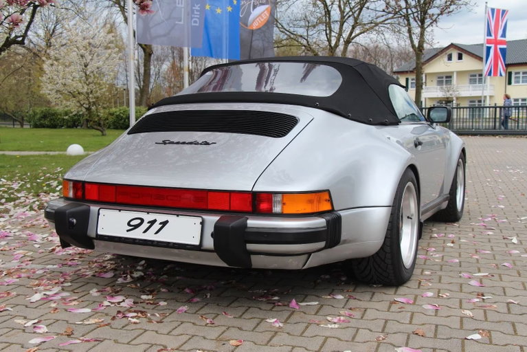 Porsche 911 Carrera 3.2 Speedster (US)