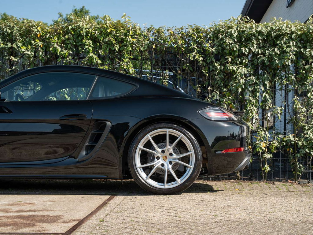 Porsche 718 Cayman