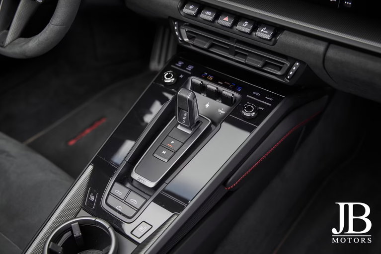 Porsche 992 Carrera 4 GTS