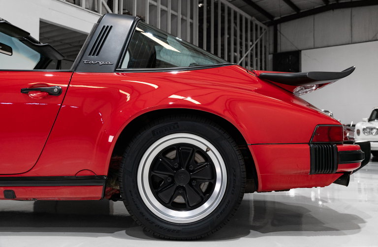 Porsche 911 Carrera 3.2 (US)