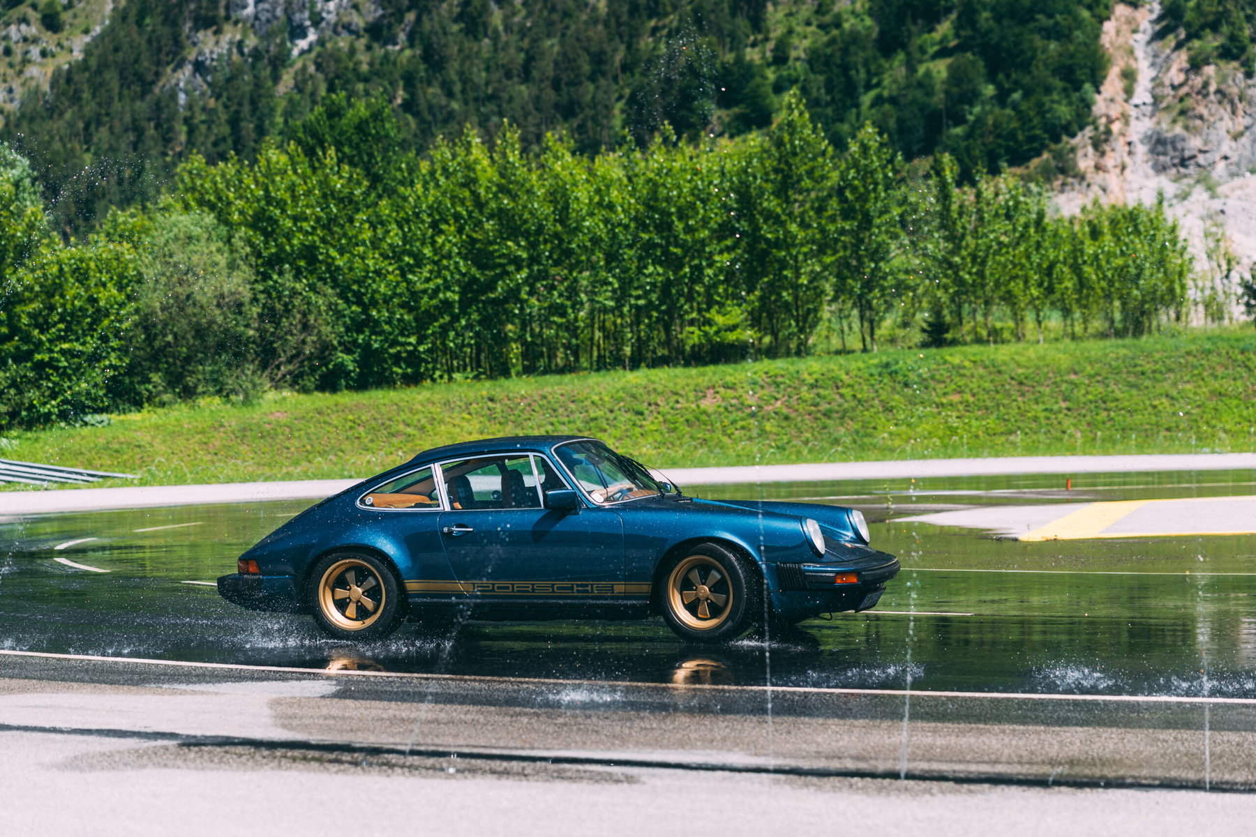 Andi Wittmann Drift Service with a Porsche 911 SC in Petrol Blue
