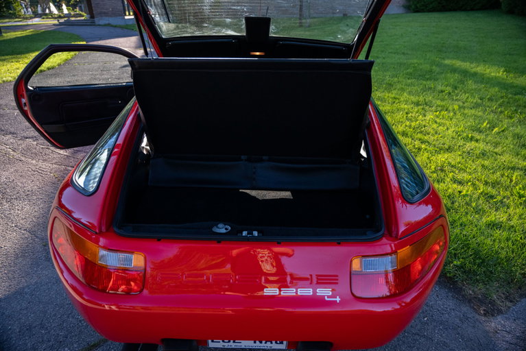 Porsche 928 S4