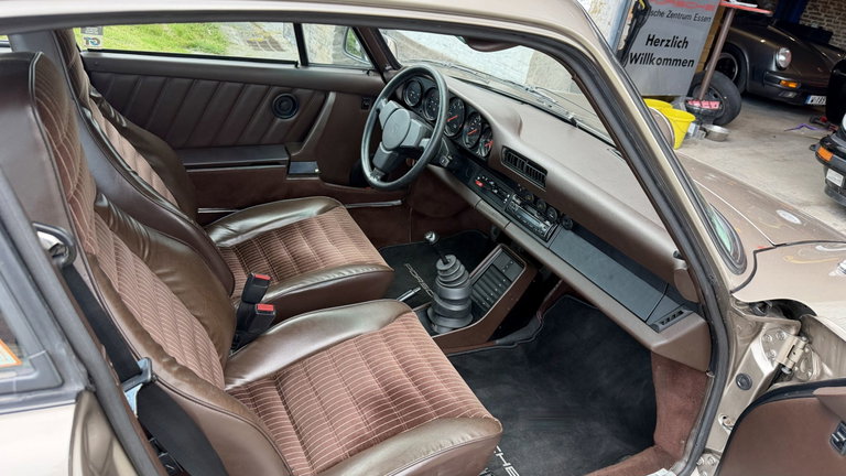 Porsche 911 Carrera 3.2