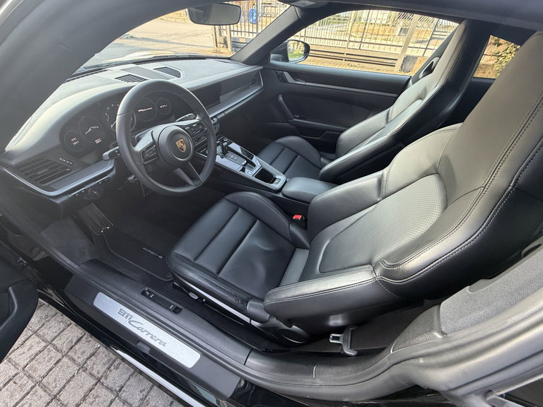 Porsche 992 Carrera