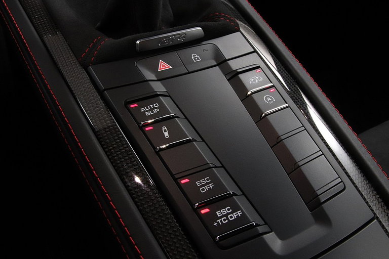 Porsche 718 Cayman GT4