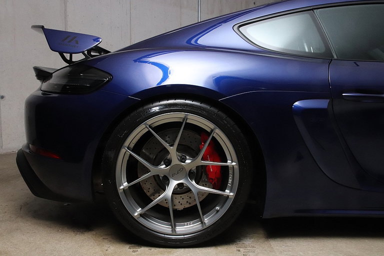 Porsche 718 Cayman GT4
