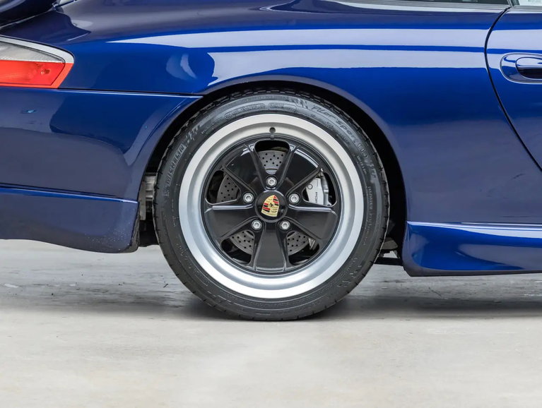 Porsche 996 Carrera 4
