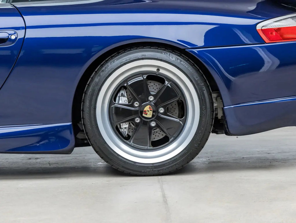 Porsche 996 Carrera 4