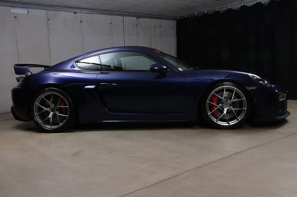 Porsche 718 Cayman GT4