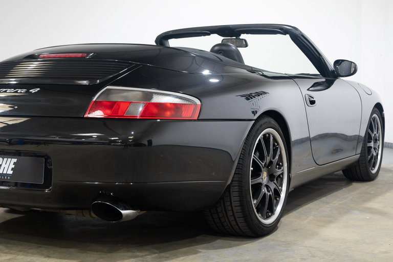 Porsche 996 Carrera 4