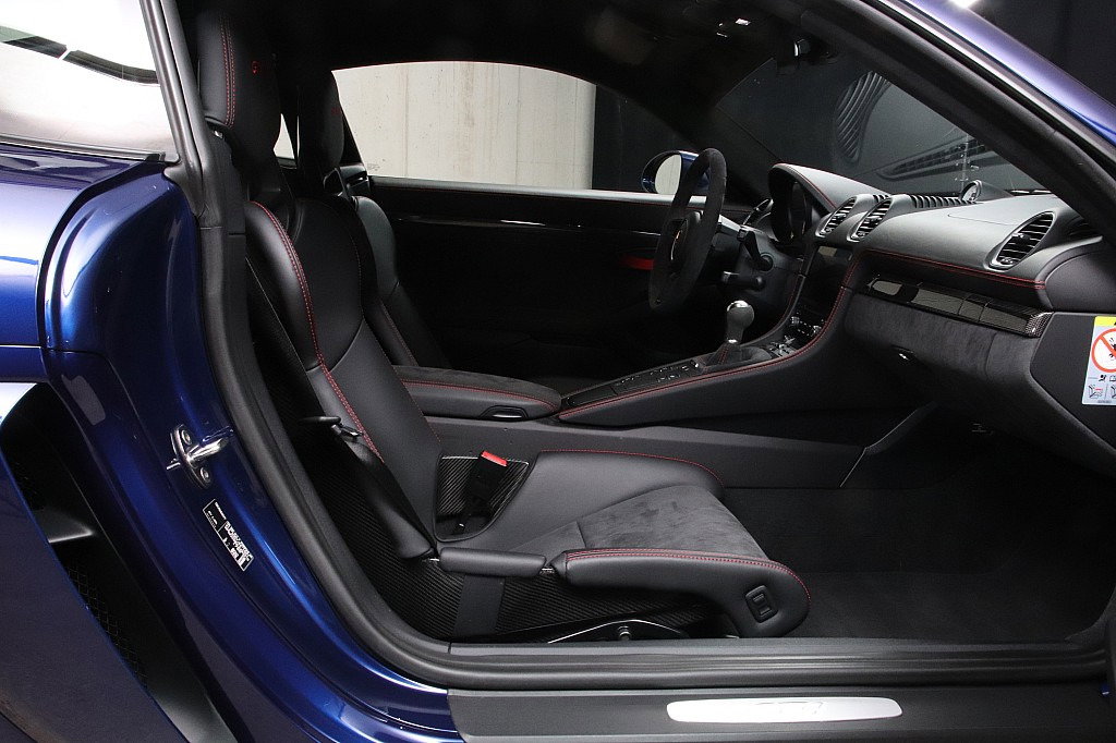 Porsche 718 Cayman GT4