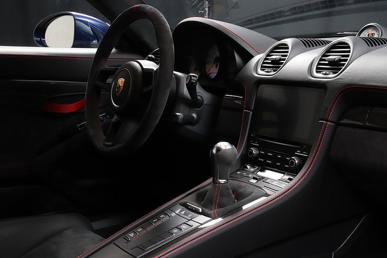 Porsche 718 Cayman GT4