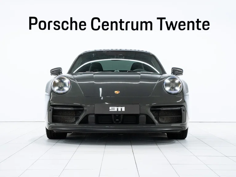Porsche 992 Carrera 4 GTS