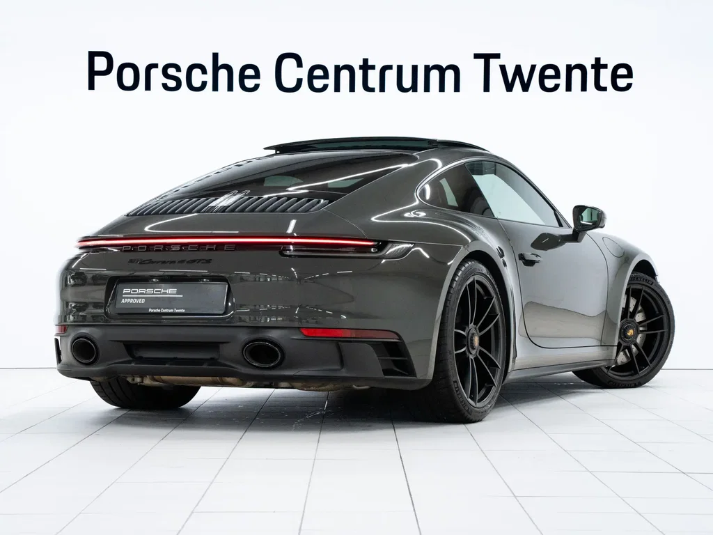 Porsche 992 Carrera 4 GTS