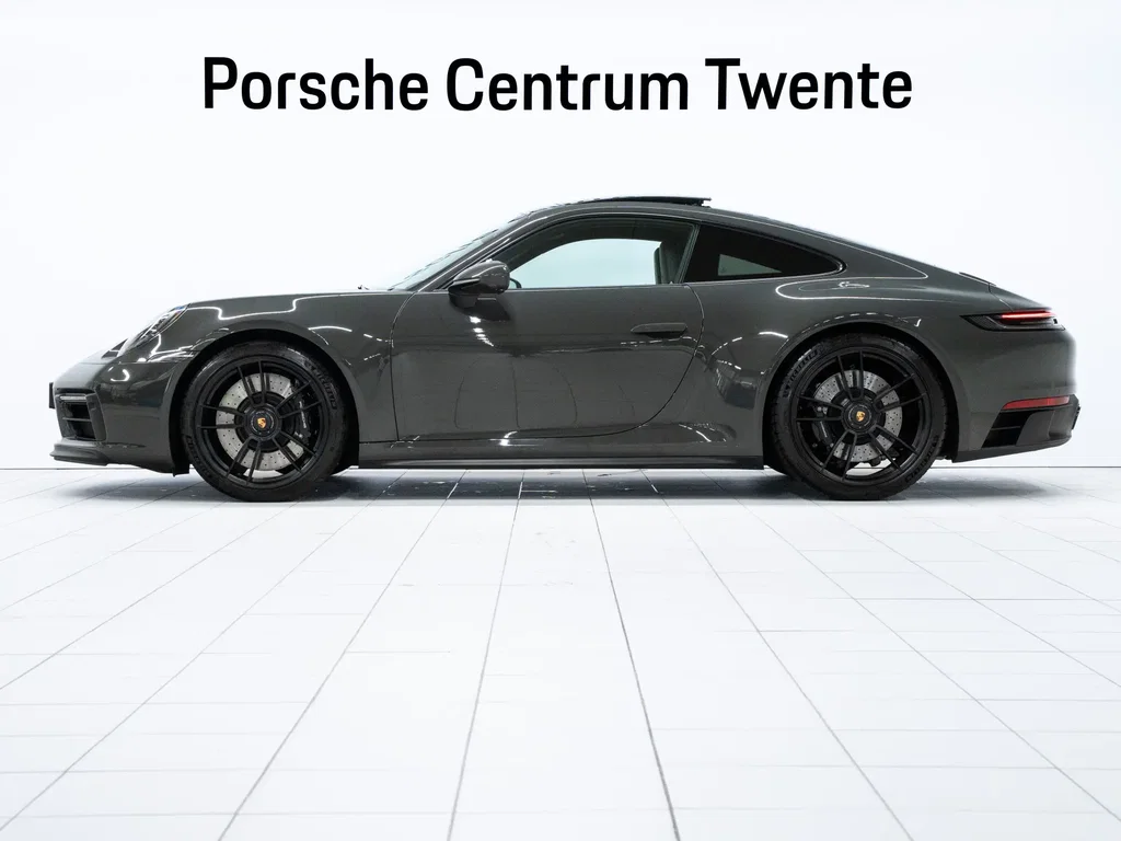Porsche 992 Carrera 4 GTS