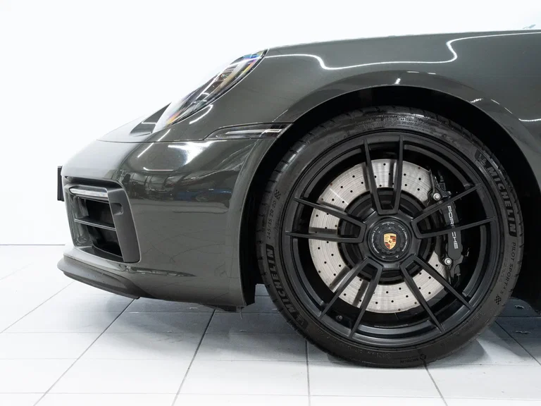 Porsche 992 Carrera 4 GTS