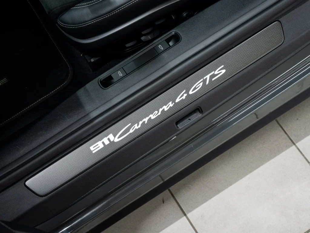 Porsche 992 Carrera 4 GTS