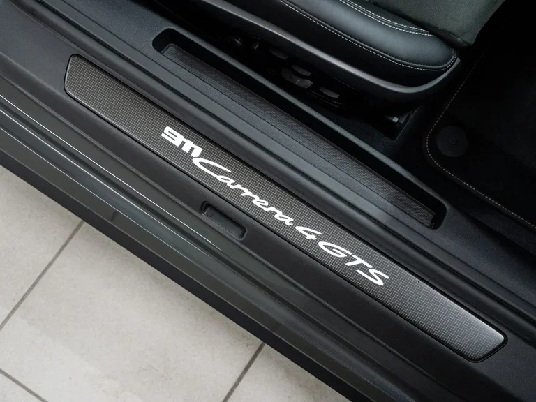 Porsche 992 Carrera 4 GTS