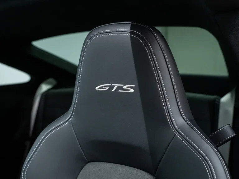 Porsche 992 Carrera 4 GTS