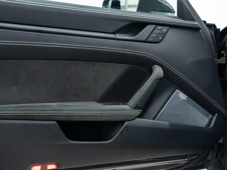 Porsche 992 Carrera 4 GTS