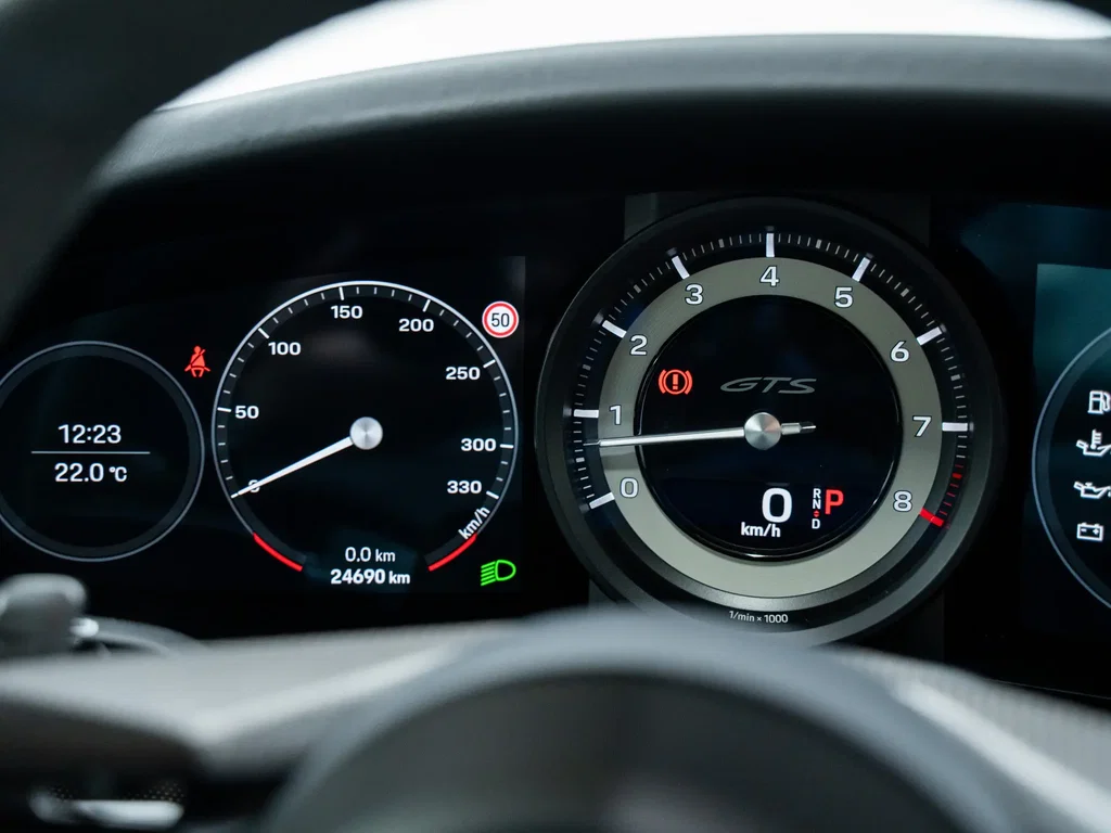 Porsche 992 Carrera 4 GTS