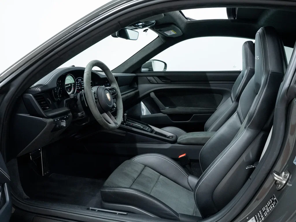 Porsche 992 Carrera 4 GTS