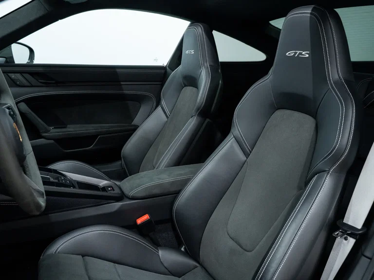 Porsche 992 Carrera 4 GTS