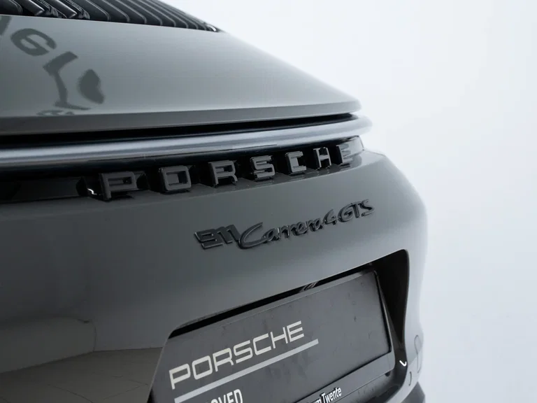 Porsche 992 Carrera 4 GTS