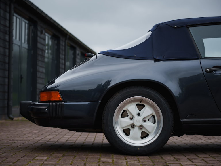 Porsche 911 Carrera 3.2 (US)