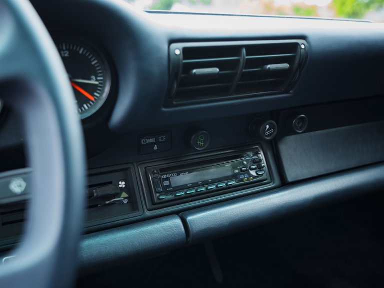Porsche 911 Carrera 3.2 (US)