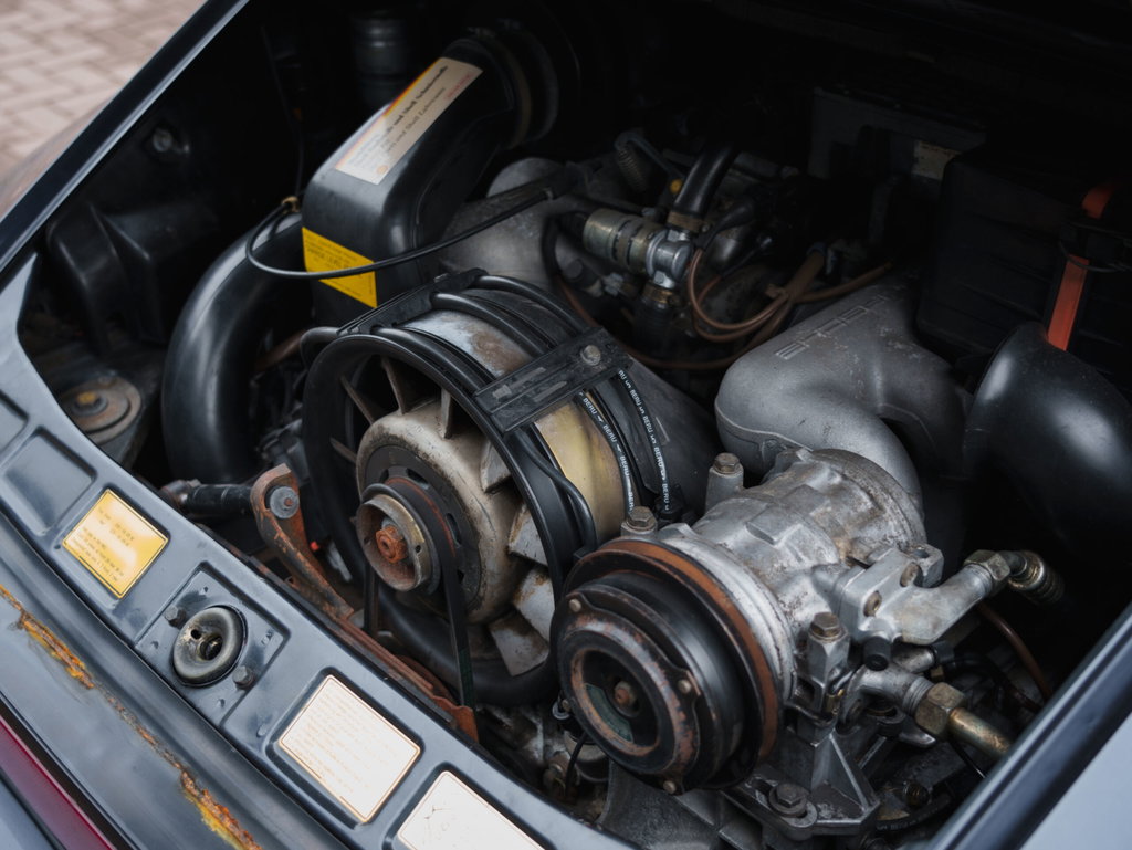 Porsche 911 Carrera 3.2 (US)