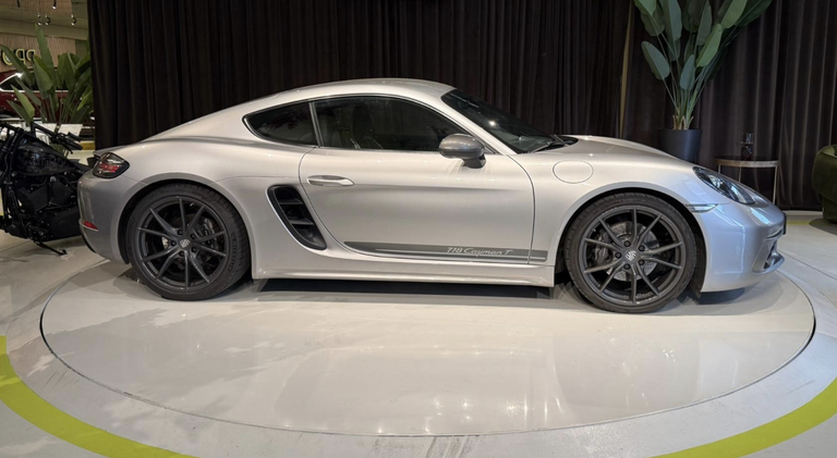 Porsche 718 Cayman T