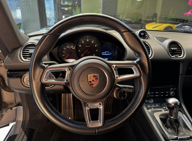 Porsche 718 Cayman T