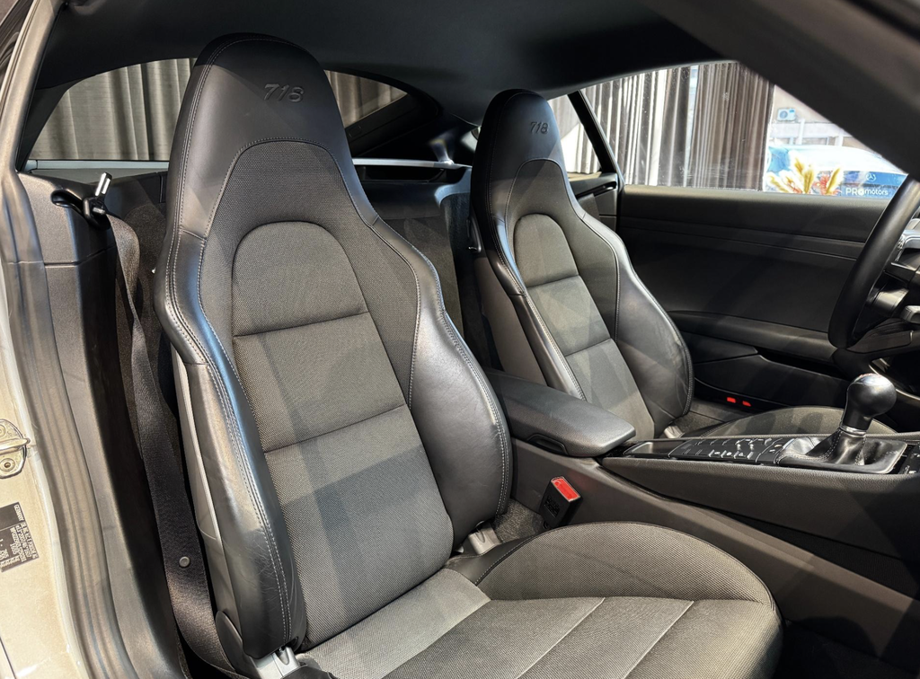 Porsche 718 Cayman T