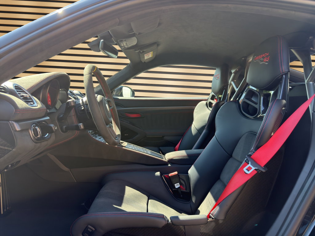 Porsche 718 Cayman GT4 RS