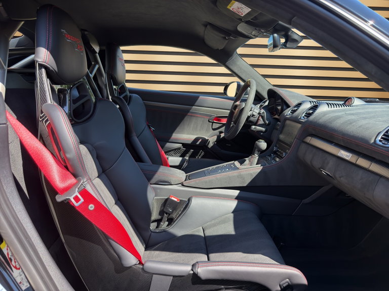 Porsche 718 Cayman GT4 RS
