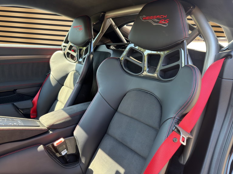 Porsche 718 Cayman GT4 RS