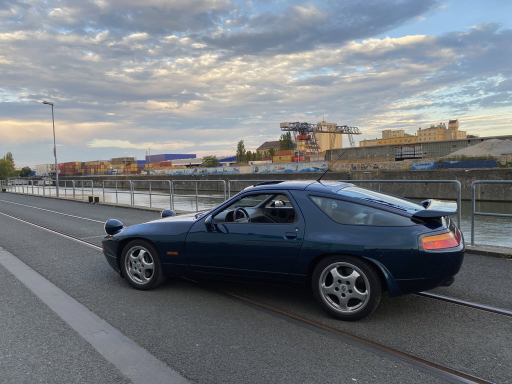 Porsche 928 GTS