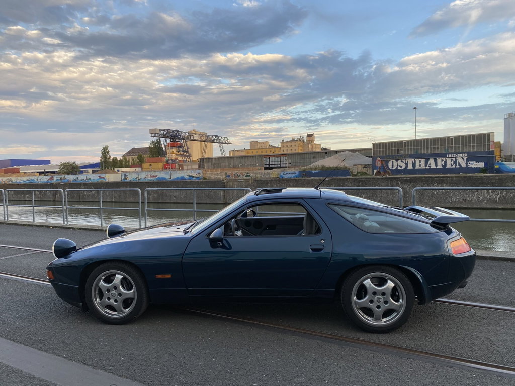 Porsche 928 GTS