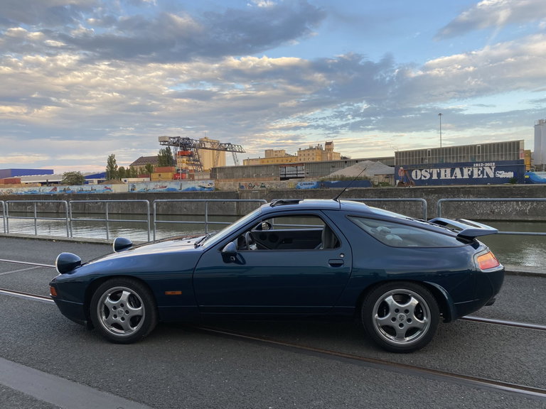 Porsche 928 GTS