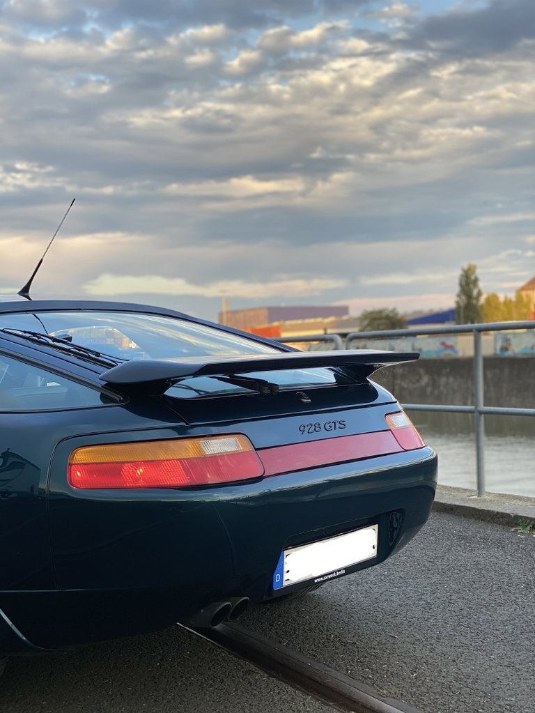 Porsche 928 GTS